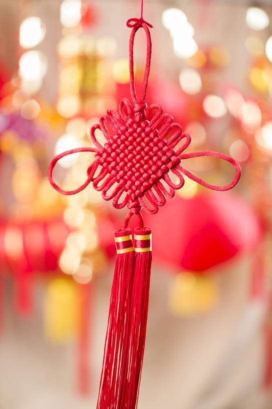 无人,竖图,彩色,特写,背景,运气,静物,北京,中国,春节,新年,亚洲,吊挂,悬挂,黄色背景,风俗,节日,庆祝,装饰,鲜艳,反射,挂,传统,一个,红色,中国结,精神,摄影,单个,五颜六色,色彩斑斓,仪式,中国文化,典礼,五彩缤纷,东亚,穗,五彩斑斓,炽热,制度,五光十色,彩图,影棚拍摄,传统文化,传统节日,象征主义,bj175