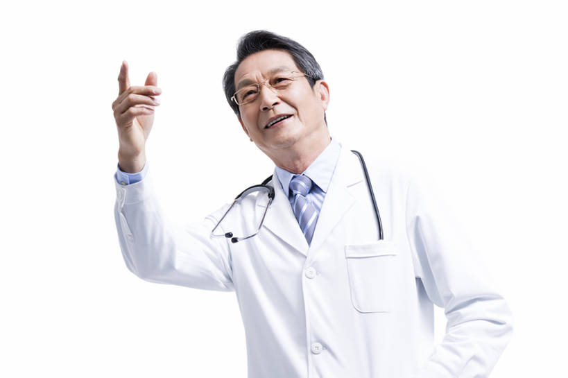 东方人,成年人,老年人,一个人,医生,笑,微笑,露齿笑,横图,留白,抠图,白色背景,正面,工作服,制服,快乐,幸福,技术,北京,中国,亚洲,仅一个男性,仅一个人,听诊器,手势,演讲,站着,仅一个老年男性,医护人员,医疗人员,职业,活力,摄影,生活方式,技巧,医疗,享乐,解释,肖像,手艺,东亚,实验服,工作制服,责任,技能,技艺,信任,老年男性,男人,男性,亚洲人,中国人,大夫,说话,半身,彩图,影棚拍摄,工作套服,欢乐,妙技,院长,打手势,本领,bj175