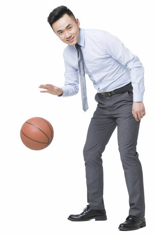 东方人,成年人,一个人,商务人士,商务男性,笑,微笑,露齿笑,竖图,白天,抠图,白色背景,正面,衬衫,锻炼,商务,时尚,快乐,幸福,运动,北京,中国,亚洲,仅一个男性,仅一个人,弯腰,套装,正装,领带,训练,注视,球,仅一个年轻男性,观察,看,站着,职业,保养,休闲,健康,放松,活力,保健,摄影,生活方式,观看,张开双腿,察看,享乐,关注,热身,体育器械,商务装,塑身,篮球运动,工薪阶层,东亚,展开双腿,体育活动,男人,男性,年轻男性,亚洲人,中国人,年轻人,白领,上班族,彩图,全身,影棚拍摄,衬衣,欢乐,办公室职员,伸展双腿,盘球,bj175