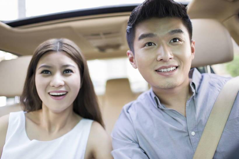 东方人,成年人,脸,头,脸颊,两个人,丈夫,妻子,司机,笑,微笑,露齿笑,横图,室外,白天,正面,衬衫,爱情,时尚,快乐,幸福,安全,城市,汽车,北京,中国,亚洲,乘客,捆扎,并排,机动车,浪漫,注视,休闲装,现代,肩膀,座位,车,安全带,交通工具,轿车,夏天,观察,开车,看,休闲,舒服,温暖,温馨,恩爱,季节,亲密,约会,财富,运输,恋人,摄影,生活方式,观看,保护,扣,和睦,察看,便利,舒适,享乐,关注,载具,驾驶室,驾车,豪华轿车,试车,车座,驾驶座,东亚,保险带,陪同,陪伴,危险,震惊,男人,男性,年轻男性,年轻女性,女人,女性,亚洲人,中国人,年轻人,头部,脸部,脸蛋,面部,情侣,休闲活动,坐着,彩图,欢乐,伴侣,融洽,家用车,伴随,bj175