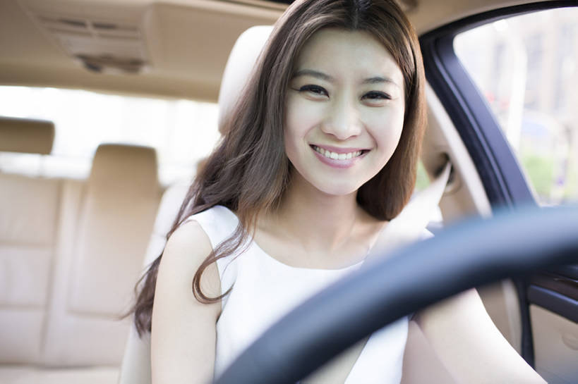 东方人,成年人,一个人,司机,笑,微笑,露齿笑,横图,室外,白天,正面,时尚,快乐,幸福,安全,城市,汽车,北京,中国,亚洲,仅一个年轻女性,仅一个女性,仅一个人,捆扎,机动车,注视,休闲装,现代,座位,车,安全带,方向盘,交通工具,轿车,夏天,观察,开车,看,休闲,舒服,季节,财富,运输,摄影,生活方式,观看,保护,扣,察看,便利,舒适,享乐,关注,载具,驾驶室,驾车,豪华轿车,试车,车座,驾驶座,东亚,保险带,危险,年轻女性,女人,女性,亚洲人,中国人,年轻人,休闲活动,坐着,半身,彩图,欢乐,家用车,bj175