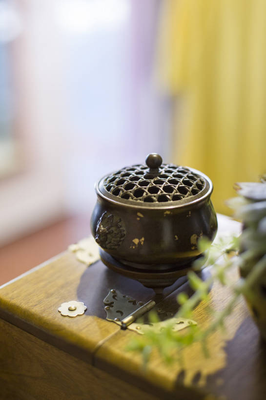 无人,竖图,白天,植物,静物,雕塑,北京,中国,亚洲,艺术,装饰,雕刻,雕像,盆栽,香炉,盆景,古典,传统,树叶,绿色,自然,工艺品,摄影,生长,成长,古董,纪念,美术,清新,主题,古典风格,陈列,东亚,熏香炉,功能,美学,彩图,多肉植物,bj175