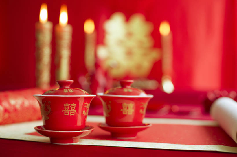 无人,横图,特写,留白,婚礼,快乐,幸福,运气,静物,杯子,蜡烛,北京,中国,亚洲,风俗,庆祝,装饰,烛光,一对,古典,结婚,浪漫,传统,红色,点燃,喜庆,汉字,精神,摄影,纪念,卷,仪式,风格,中国文化,典礼,古典风格,喜字,东亚,制度,茶杯,彩图,影棚拍摄,高兴,传统文化,洞房,喜烛,bj175