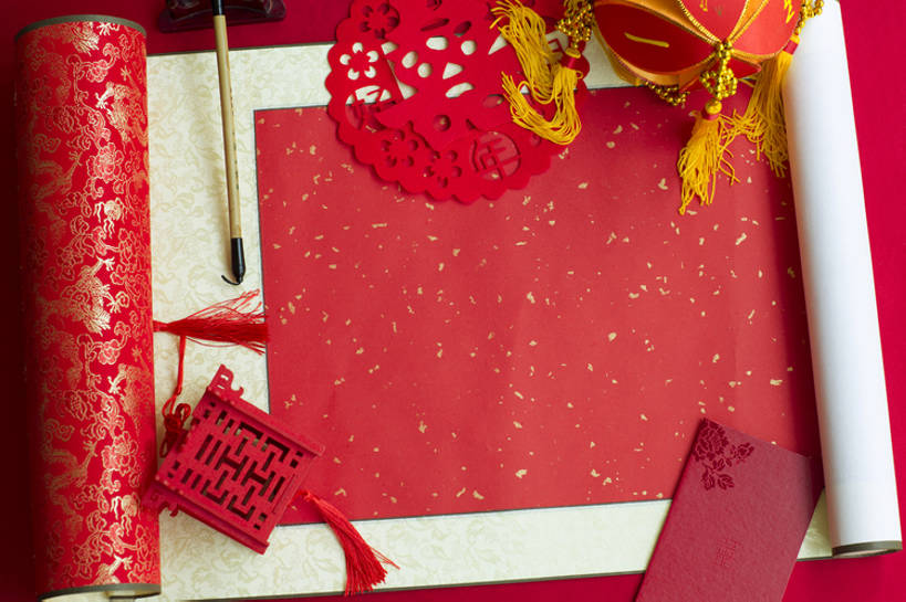 无人,横图,俯视,特写,留白,婚礼,快乐,幸福,运气,桌子,静物,北京,中国,亚洲,准备,风俗,庆祝,装饰,毛笔,办公用品,艺术品,古典,结婚,浪漫,传统,文具,桌布,古代,红色,学习用品,工艺品,喜庆,汉字,精神,摄影,纪念,卷,文具用品,仪式,风格,中国文化,手艺,典礼,古典风格,喜字,东亚,空白,式样,制度,美术工艺,绣球,彩图,影棚拍摄,高兴,请柬,传统文化,bj175