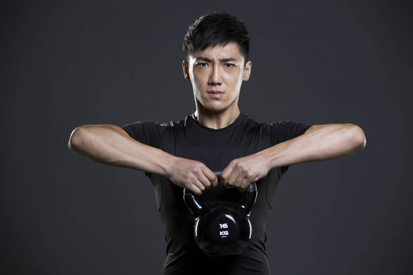 东方人,成年人,肌肉,健壮,一个人,运动员,举,横图,留白,正面,运动服,锻炼,运动,信心,举重,北京,中国,亚洲,仅一个男性,仅一个人,握,黑色背景,服装,砝码,训练,注视,运动器械,现代,仅一个年轻男性,衣服,观察,看,托,站着,保养,健康,健身器械,活力,力量,提,握着,保健,摄影,服饰,生活方式,观看,察看,提着,健美,酷,练习,衣着,穿着,关注,热身,瘦身,决心,努力,爱好,健身器材,塑形,塑身,东亚,衣饰,体育活动,男人,男性,年轻男性,亚洲人,中国人,年轻人,举起,举手,举着,向上举,向上伸,向上托,半身,彩图,影棚拍摄,运动器材,运动装,壶铃,举重运动,bj175