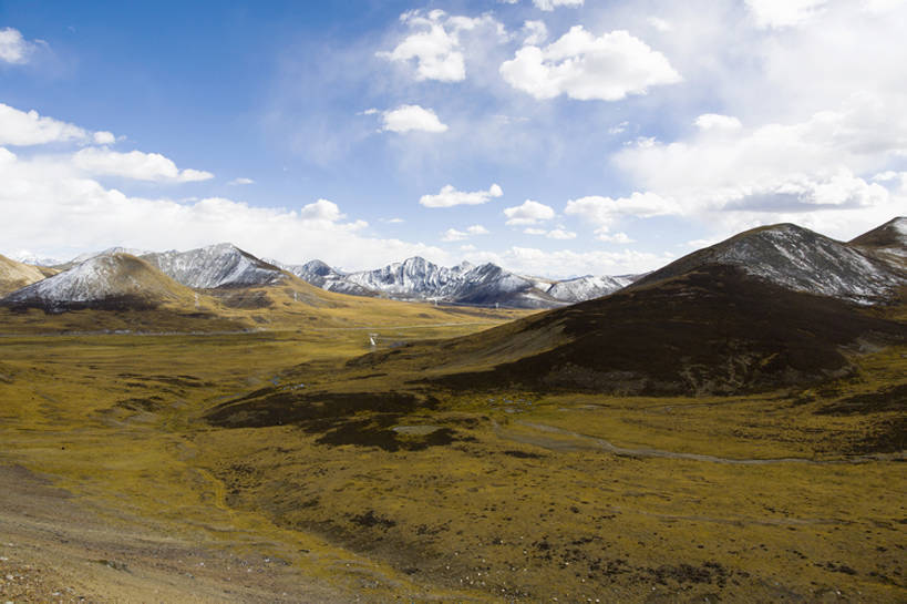 无人,横图,室外,白天,留白,旅游,度假,草地,草原,美景,山,山脉,雪,雪山,中国,亚洲,曲折,地形,景观,陆地,山顶,山坡,云,山谷,云层,娱乐,西藏,草,蓝色,风景,天空,自然,享受,休闲,景色,放松,摄影,宁静,环境,自然风光,自然现象,东亚,西藏自治区,地貌,青藏高原,坎坷,崎岖,地质学,自然地理,彩图,旅行,唐古拉山,广角,bj175