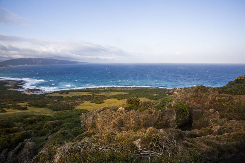 无人,公园,横图,室外,白天,旅游,度假,海洋,石头,美景,水,台湾,中国,亚洲,反射,岛,地平线,海岸线,景观,水边,水面,水平线,云,苔藓,娱乐,草,蓝色,绿色,风景,天空,自然,享受,休闲,景色,放松,摄影,宁静,环境,生态,国家公园,自然风光,海景,东亚,台南,自然保护区,自然地理,暗礁,岩石,彩图,旅行,恒春半岛,广角,垦丁,bj175