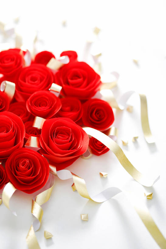 无人,竖图,特写,留白,抠图,白色背景,婚礼,快乐,幸福,运气,热情,玫瑰,静物,礼物,情人节,许多,庆祝,弯曲,艺术,装饰,盛开,鲜艳,缠绕,纸,缎带,很多,结婚,浪漫,祝福,花蕾,花,花瓣,花朵,鲜花,红色,纸花,纸制品,花束,花苞,花蕊,一束,喜庆,摄影,纪念,光滑,创造力,高雅,优美,清新,细腻,平滑,式样,想法,美术工艺,设计,彩图,影棚拍摄,爱,高兴,立体图形,金子,bj175