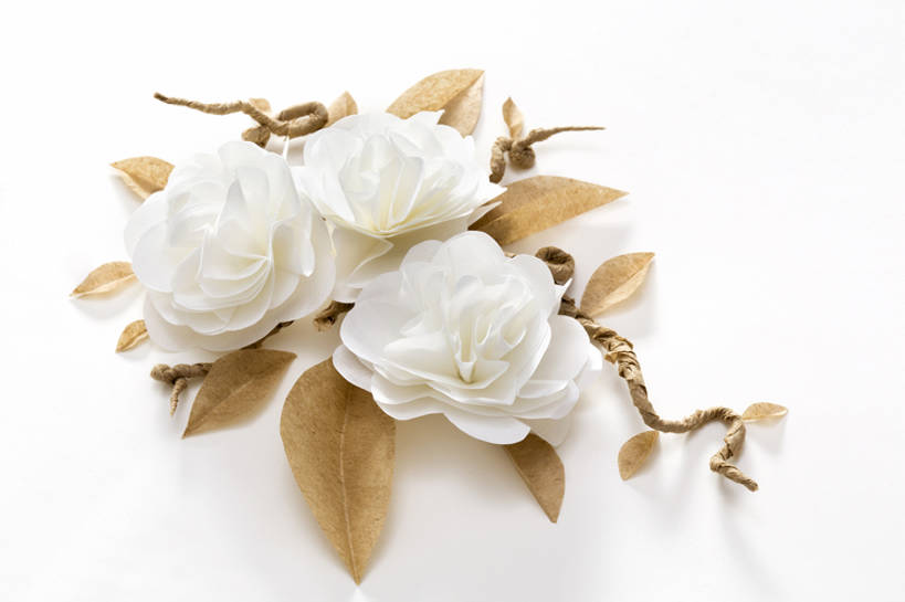 无人,横图,特写,留白,抠图,白色背景,幸福,玫瑰,静物,礼物,一排,许多,艺术,整齐,装饰,盛开,纸,胸花,很多,浪漫,花蕾,干净,花,花瓣,花朵,茉莉,鲜花,树叶,排列,白色,纸花,纸制品,花苞,花蕊,一束,摄影,创造力,高雅,优美,队列,环境保护,式样,想法,美术工艺,设计,彩图,影棚拍摄,立体图形,bj175