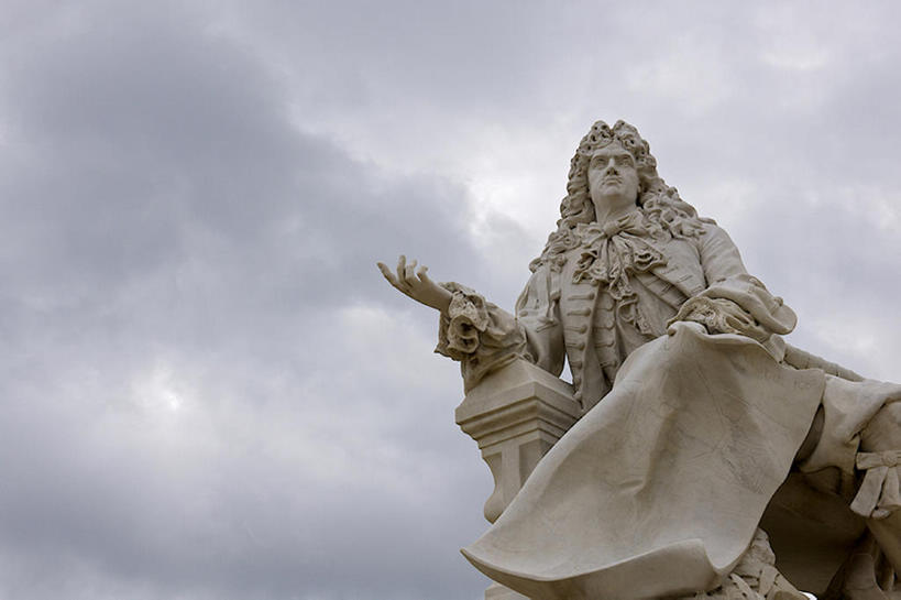 无人,横图,室外,白天,仰视,雕塑,法国,欧洲,艺术,标志,雕像,符号,历史,标识,天空,摄影,性别符号,尚蒂伊城堡,彩图,低角度拍摄,男性符号,bj175