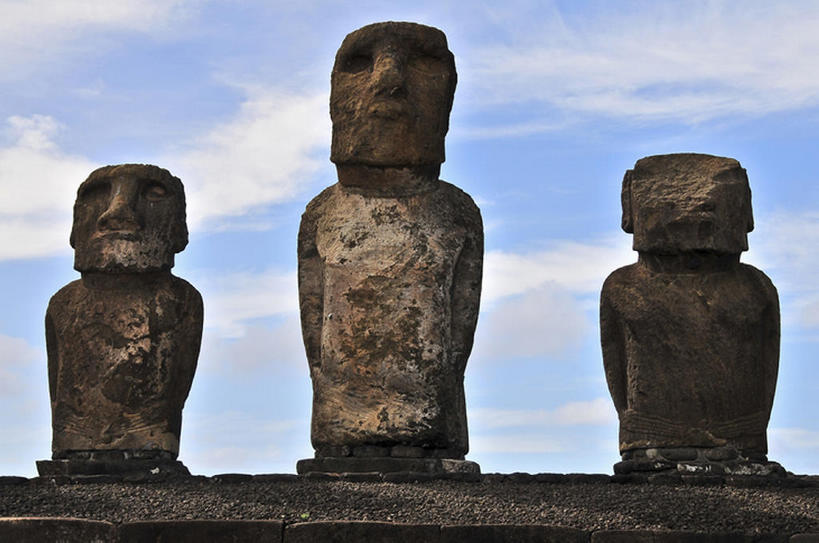 无人,公园,横图,室外,白天,旅游,度假,石头,名胜古迹,标志建筑,地标,建筑,雕塑,复活节岛,智利,一排,对称,遗迹,整齐,雕像,地形,古迹,历史,文物,娱乐,建设,古建筑,世界遗产,排列,风景,天空,享受,休闲,旅游胜地,南美,放松,摄影,宁静,南美洲,国家公园,拉丁美洲,队列,美洲,古文明,远古,复活节岛石像,波利尼西亚,摩艾石像,亚美利加洲,南亚美利加洲,复活岛,智利共和国,古代文明,摩艾像,拉帕.努伊国家公园,拉帕努伊国家公园,波利尼西亚群岛,彩图,旅行,复活节岛人像,赫布亚岛,拉帕努伊岛,毛埃石像,摩阿仪,摩埃石像,莫阿伊,帕赛兰,伊斯特岛,bj175
