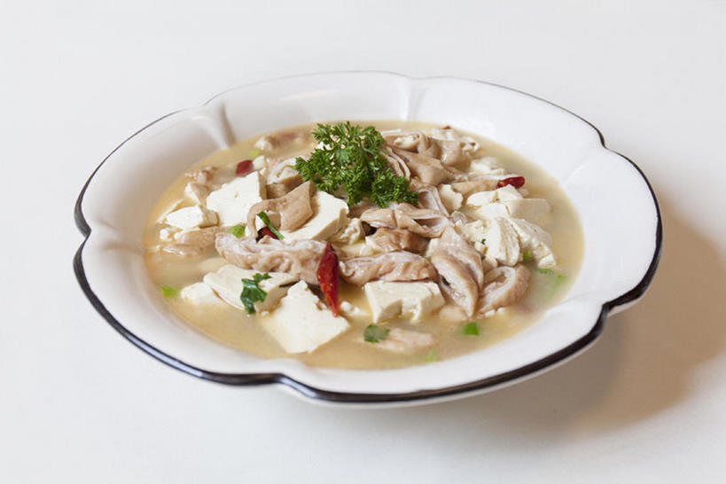 豆腐,无人,横图,白色背景,静物,中国,亚洲,肉,熟食,美味,食品,饮品,猪肉,饮食,餐饮,食物,饮料,盘子,碗,中国菜,摄影,膳食,可口,中国文化,肉制品,东亚,健康食物,适口,红辣椒,彩图,影棚拍摄,装饰菜,bj175