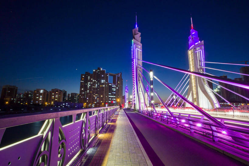 无人,栏杆,横图,彩色,室外,夜晚,背景,长时间曝光,度假,石头,美景,城市风光,城市,道路,高速公路,建筑,街道,路,路灯,公路,中国,亚洲,石子,直线,景观,路边,人行道,桥,车道,交通,娱乐,现代,霓虹,风景,天空,黄昏,享受,休闲,景色,放松,摄影,五颜六色,车灯,宁静,迅速,柏油路,照亮,色彩斑斓,都市风光,五彩缤纷,沥青,东亚,五彩斑斓,五光十色,石块,岩石,马路,彩图,高层建筑,自行车道,建筑结构,广角,汽车广告背景图