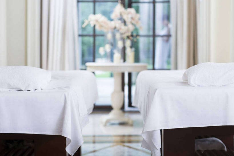 无人,美容院,横图,室内,白天,按摩,化妆,美容,床,静物,北京,中国,亚洲,护肤,床单,娱乐,干净,被子,会所,白色,保养,享受,休闲,健康,舒服,放松,SPA水疗,保健,俱乐部,温泉浴场,摄影,贵宾,高雅,舒适,被单,东亚,养颜,按摩床,贵宾室,矿泉疗养地,彩图,水疗,搓背床,理疗床,美容床,指压床,SPA美容,健身俱乐部,社交,bj175