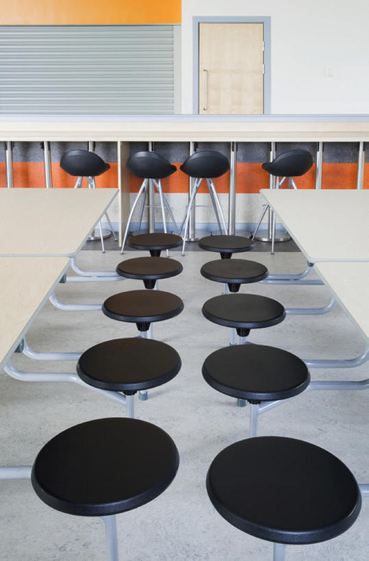 无人,竖图,室内,家具,桌子,一排,整齐,饭厅,干净,现代,书桌,建筑物,座位,排列,摄影,建造,吧椅,队列,小卖部,彩图,餐馆,当代,bj175