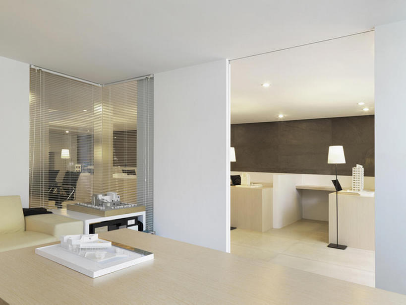 无人,办公室,横图,室内,商务,奢侈,时尚,家具,装修,建筑,台湾,中国,亚洲,一排,整齐,光,地面,豪华,干净,现代,书桌,布置,灯,排列,灯具,落地灯,隔断,办公大楼,摄影,生活方式,聚光灯,华丽,明亮,照亮,高雅,住房,风格,照明设备,队列,华贵,房地产,豪宅,东亚,台北,富丽,华美,式样,设计,彩图,当代,泛光灯,华侈,奢华,bj175