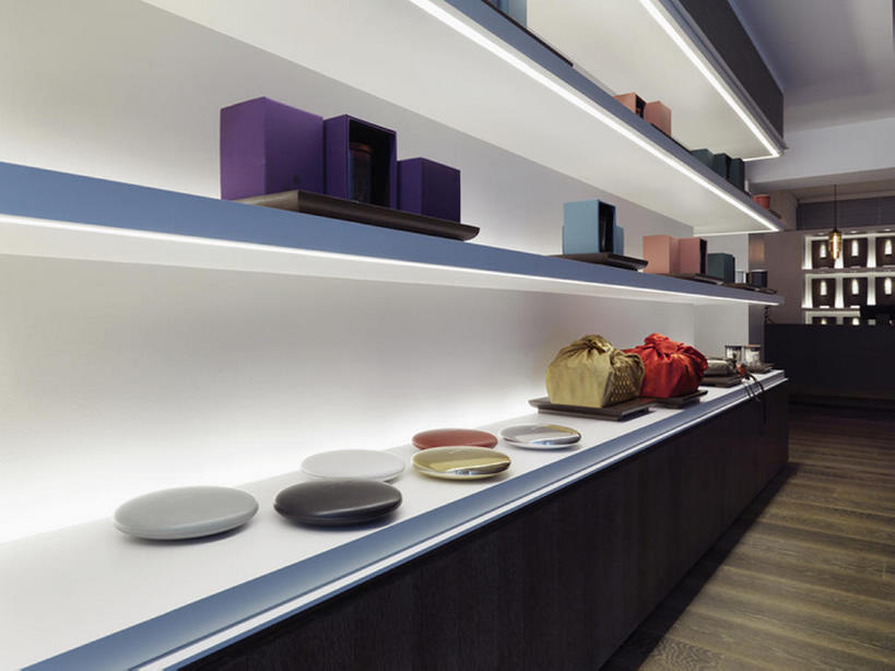 无人,商店,横图,室内,时尚,消费,建筑,台湾,一排,艺术,整齐,装饰,干净,现代,布置,架子,建筑物,排列,装饰物,零售,摄影,风格,队列,华贵,台北,陈列室,美术工艺,设计,彩图,当代,bj175