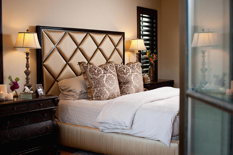 无人,家,横图,室内,床,卧室,酒店,一排,整齐,房屋,干净,排列,床头柜,摄影,生活方式,照亮,高雅,舒适,住房,风格,羽绒被,队列,房地产,彩图,当代,上层阶级,bj175