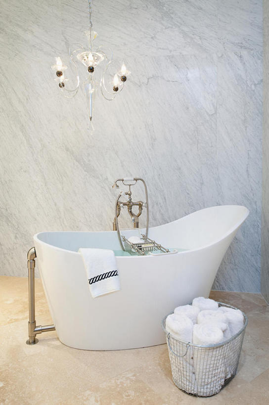 无人,家,竖图,室内,水,浴室,美国,准备,篮子,房屋,墙,干净,吊灯,白色,毛巾,浴盆,摄影,生活方式,卫生,住房,风格,简单,房地产,巴斯,设计,彩图,bj175