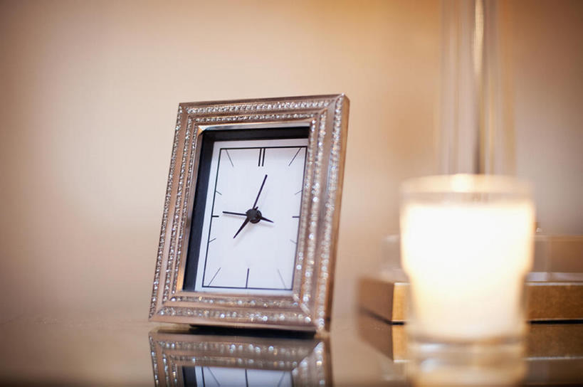 无人,家,横图,室内,特写,桌子,蜡烛,美国,时间,房屋,干净,床头柜,摄影,生活方式,照亮,高雅,住房,风格,钟,彩图,bj175